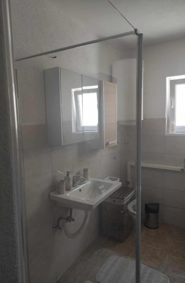 Ajsha Guesthouse ヤイツェ エクステリア 写真