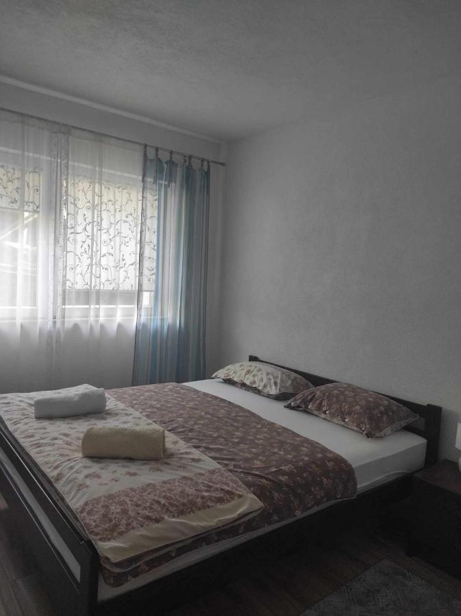 Ajsha Guesthouse ヤイツェ エクステリア 写真