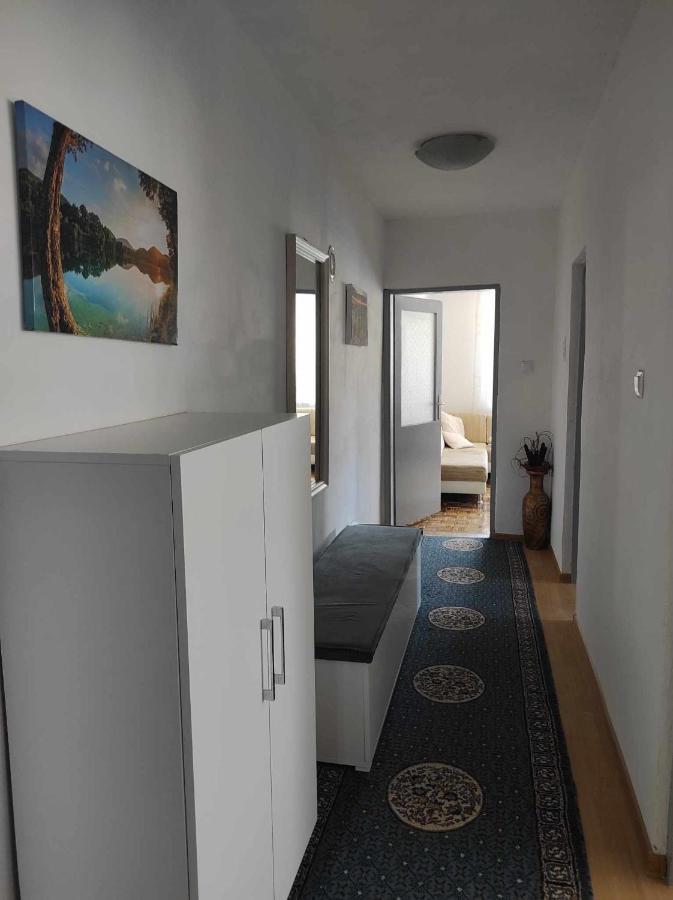Ajsha Guesthouse ヤイツェ エクステリア 写真